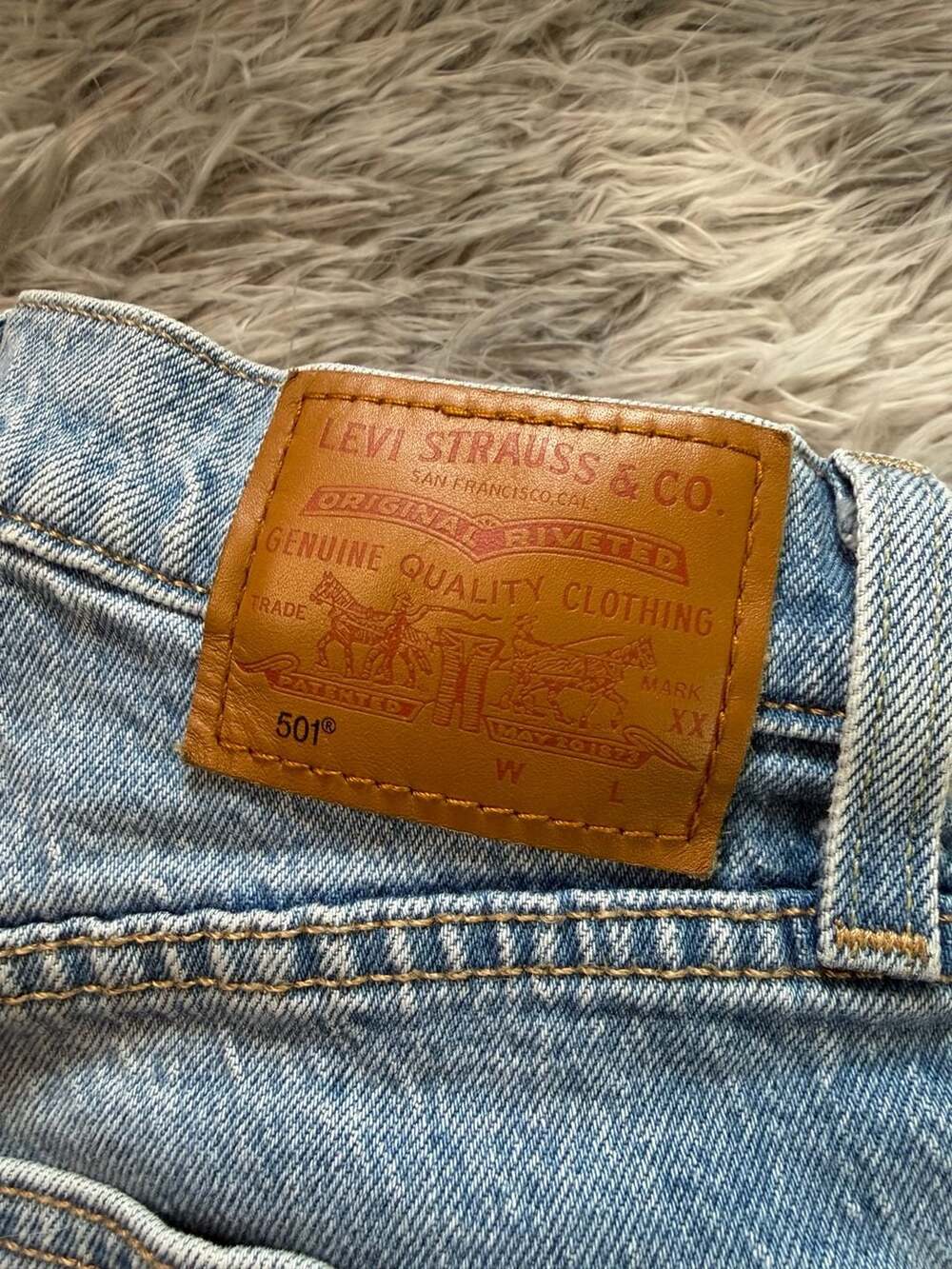 Levi's Premium 501 Original Fit Jeans Light Wash Size 25x28 - Picture 3 of 9